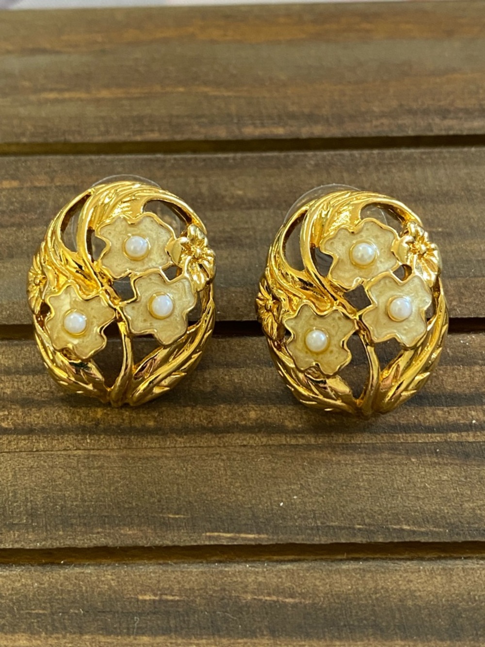 Vintage Gold Tone Floral Earrings w/ Faux Pearl Center’s